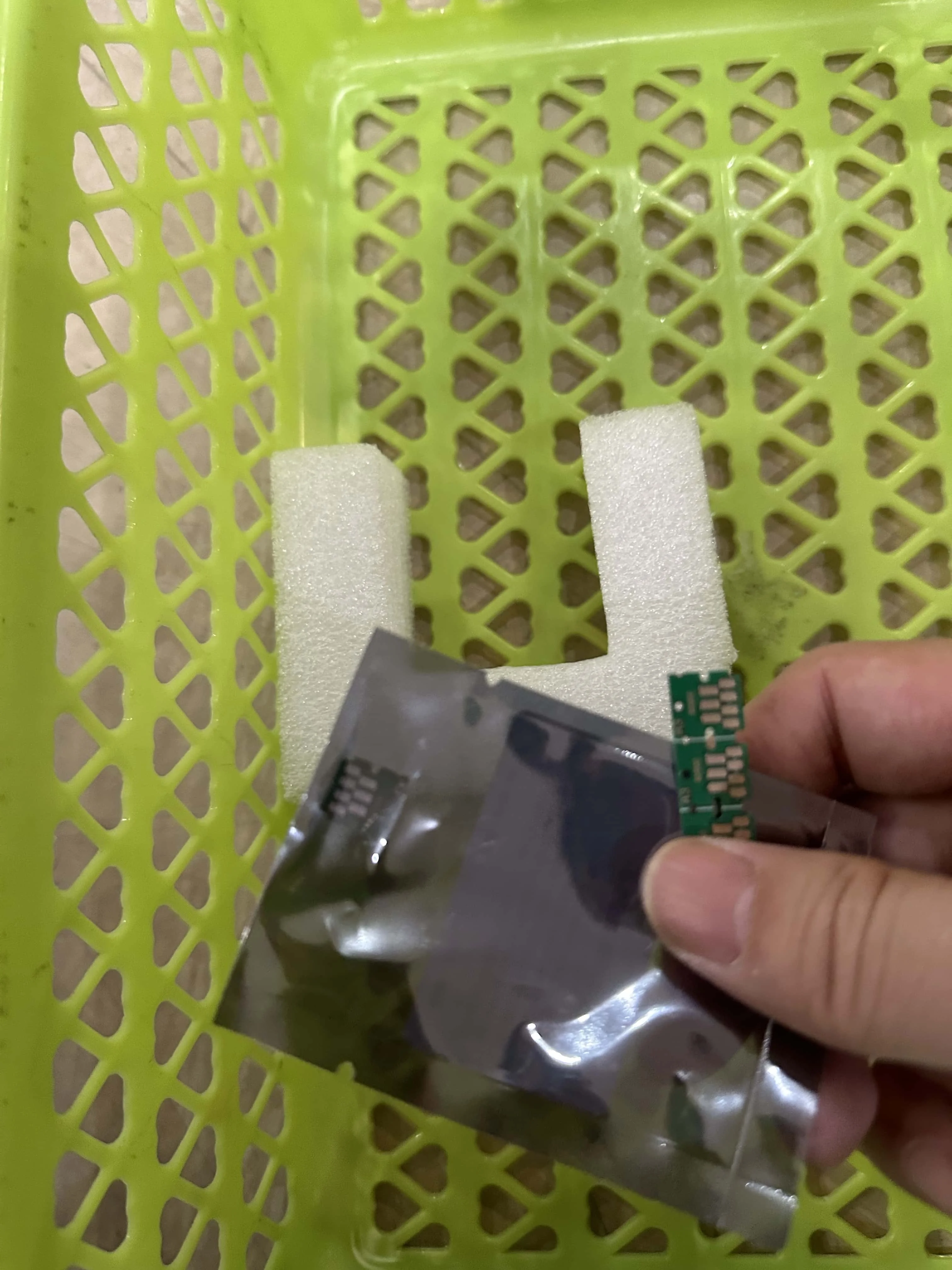 C13S210057 Чип чернильного резервуара для обслуживания принтера Epson SureColor T2170 T3170 T3170X T5170 T2100 T3100 T5100 F500 F540 F570 F571
C13S210057 Чип чернильного резервуара для обслуживания принтера Epson SureColor T2170 T3170 T3170X T5170 T2100 T3100 T5100 F500 F540 F570 F571