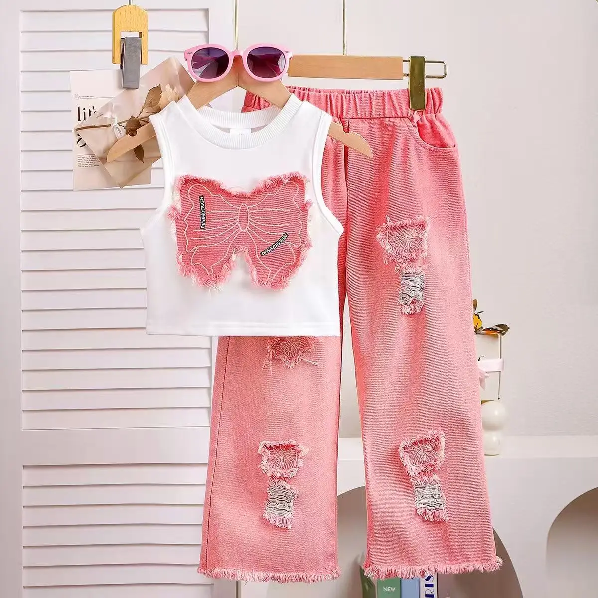 Girls' Summer Fashionable Vest Jeans Set Teenage School Uniform Casual Outfit for Middle School Students Kids Outfits
Girls' Summer Fashionable Vest Jeans Set Teenage School Uniform Casual Outfit for Middle School Students Kids Outfits