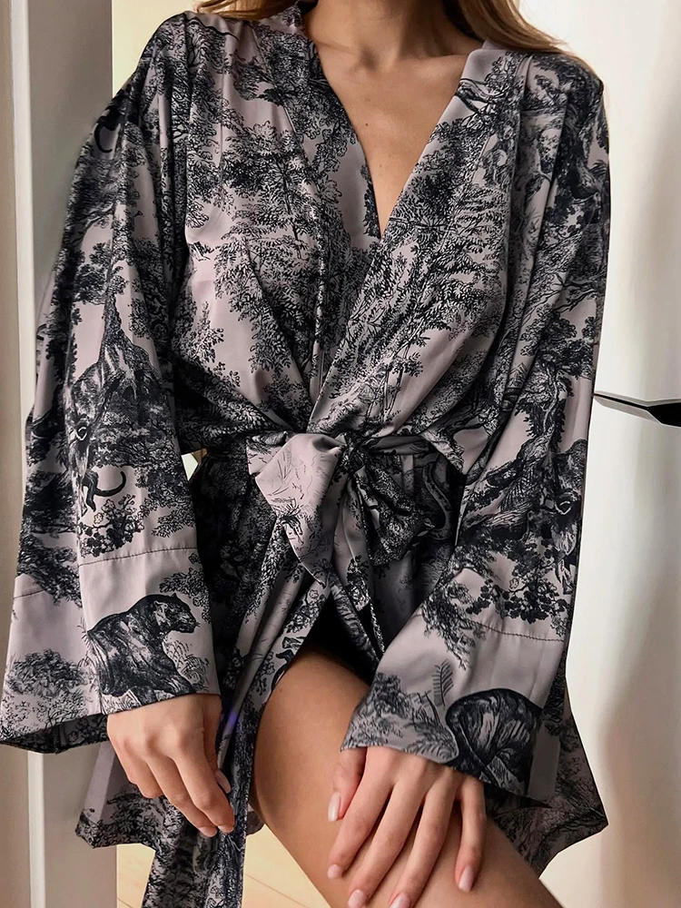 Hiloc Sexy Animal World Print Plunging Neckline Flare Sleeve Robes Elegant Full Placket Belt Nightgown Summer Woman Home Pyjamas
Hiloc Sexy Animal World Print Plunging Neckline Flare Sleeve Robes Elegant Full Placket Belt Nightgown Summer Woman Home Pyjamas