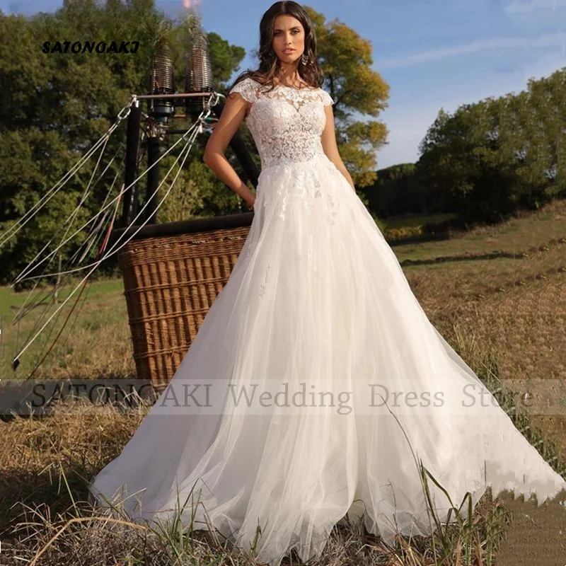 Elegant Boho Scoop Neck Lace Wedding Dress for Women A-Line Sweep Train Appliques Backless Bride Gown Vestidos De Novia Custom
Elegant Boho Scoop Neck Lace Wedding Dress for Women A-Line Sweep Train Appliques Backless Bride Gown Vestidos De Novia Custom