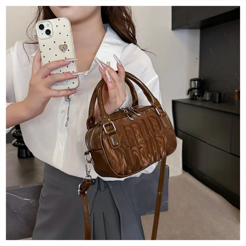 2025 Новая дизайнерская сумка-тоут с буквенным принтом - просторная сумка через плечо, элегантная рабочая сумка для женщин
2025 Новая дизайнерская сумка-тоут с буквенным принтом - просторная сумка через плечо, элегантная рабочая сумка для женщин