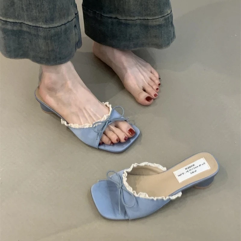 Designer Summer Butterfly-knot Lace Women Slippers Casual Thick Low Heel Dress Street Style Slides,Fashion Square-toe Flip-flops
Designer Summer Butterfly-knot Lace Women Slippers Casual Thick Low Heel Dress Street Style Slides,Fashion Square-toe Flip-flops