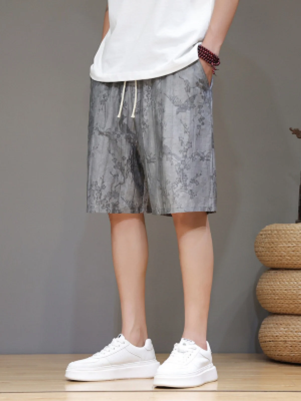 Men's Casual Silk orts Summer Thin Trendy Five-Quarter Beach Pants Oversize Comfortable Loose Fit Youth Faion Trendy Brand
Men's Casual Silk orts Summer Thin Trendy Five-Quarter Beach Pants Oversize Comfortable Loose Fit Youth Faion Trendy Brand
