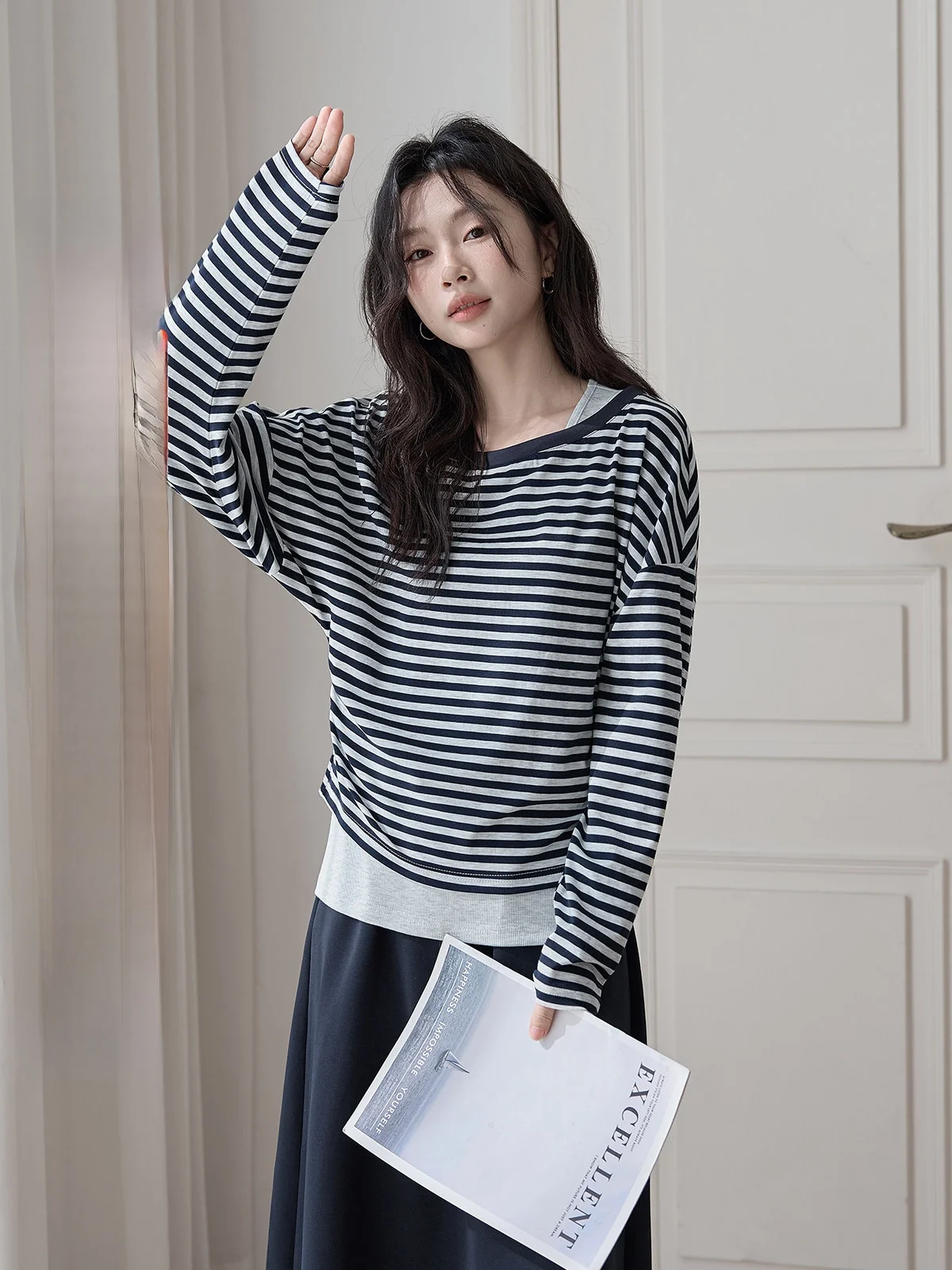 Комплект женской повседневной одежды HuiXi: полосатая футболка и брюки, весна 2026, новая модная коллекция, высокое качество, корейский стиль, для работы и повседневной носки
Комплект женской повседневной одежды HuiXi: полосатая футболка и брюки, весна 2026, новая модная коллекция, высокое качество, корейский стиль, для работы и повседневной носки