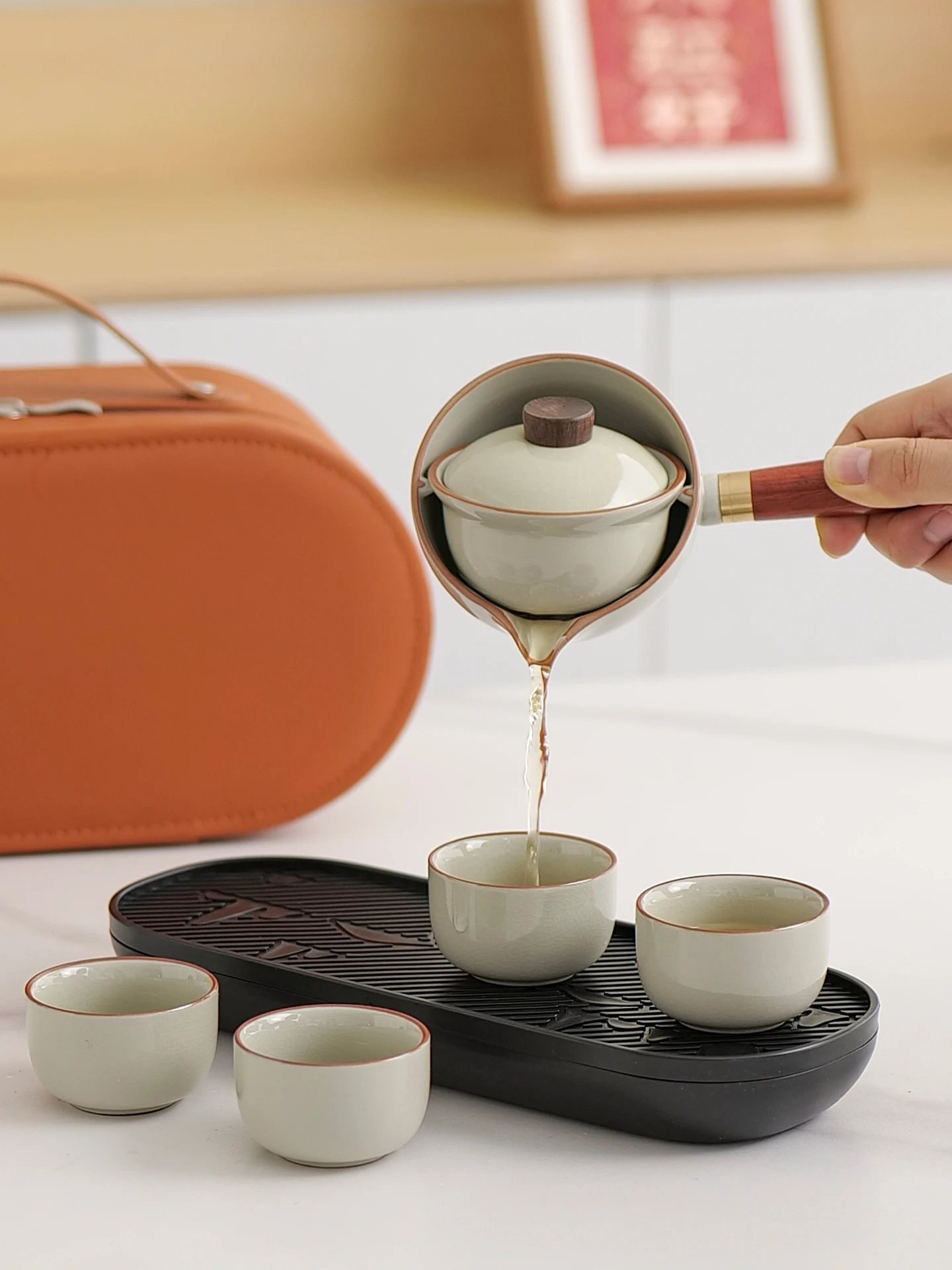 Lazy tea making rotating automatic teapot Kung Fu tea set travel household ceramic rotating bubble portable
Lazy tea making rotating automatic teapot Kung Fu tea set travel household ceramic rotating bubble portable