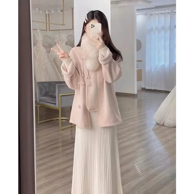 New Chinese Sle Women's Woolen Coat with Button Design in Pink Small Fraance Sle Autumn Winter High End Faion Outerwear
New Chinese Sle Women's Woolen Coat with Button Design in Pink Small Fraance Sle Autumn Winter High End Faion Outerwear