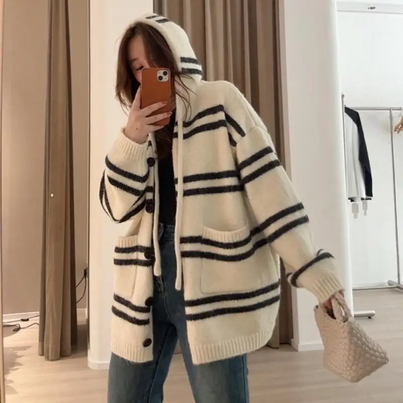 Women's Sweater Autumn and winter Loose Knitted Hooded Cardigan Sweater warm Coat Casual Long Sleeve Pullover Top For Women Cute
Women's Sweater Autumn and winter Loose Knitted Hooded Cardigan Sweater warm Coat Casual Long Sleeve Pullover Top For Women Cute