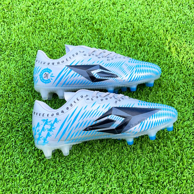 A pair of children's four-season leather football shoes with long studs, wear-resistant soccer shoes, sizes 34-44,HXH-J11
A pair of children's four-season leather football shoes with long studs, wear-resistant soccer shoes, sizes 34-44,HXH-J11