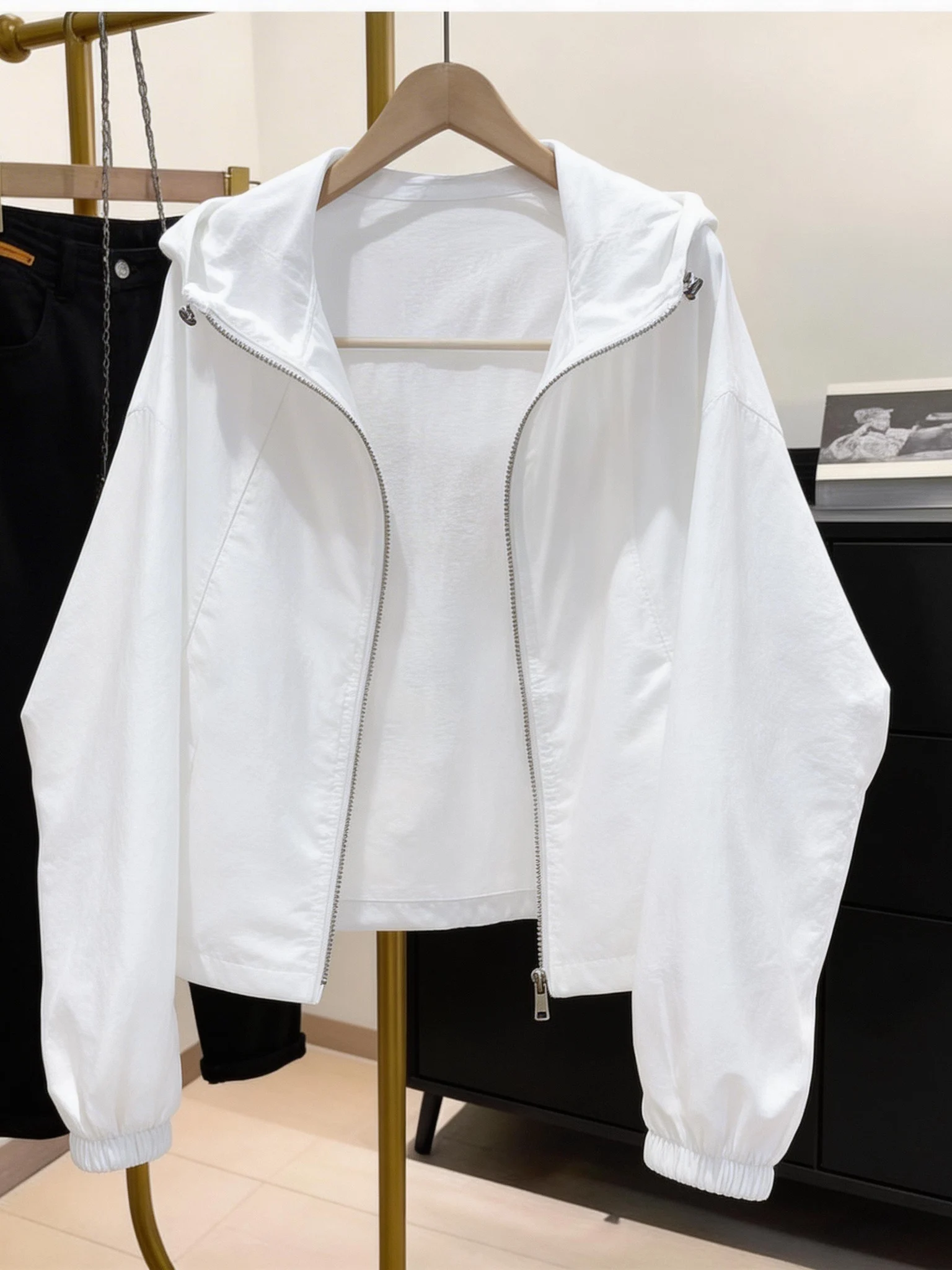 Spring Summer Women's Short Hooded Lightweight Breathable Sun Protection Jacket Casual Versatile Fashionable Zipper Closure
Spring Summer Women's Short Hooded Lightweight Breathable Sun Protection Jacket Casual Versatile Fashionable Zipper Closure
