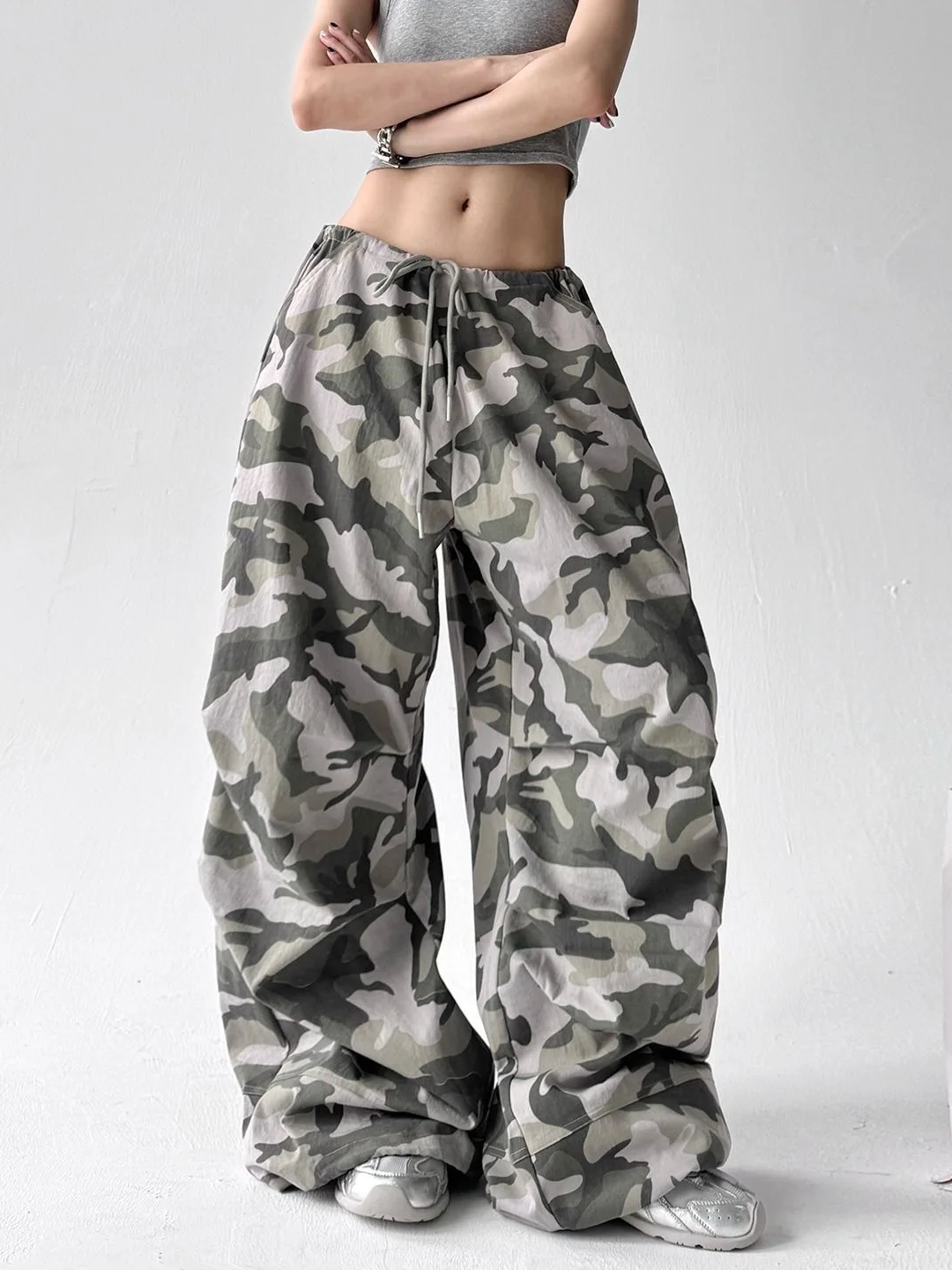 Ретро американские камуфляжные рабочие брюки с высокой талией, свободные широкие повседневные брюки для высоких мужчин и женщин, весна-осень, новый Sle
Ретро американские камуфляжные рабочие брюки с высокой талией, свободные широкие повседневные брюки для высоких мужчин и женщин, весна-осень, новый Sle