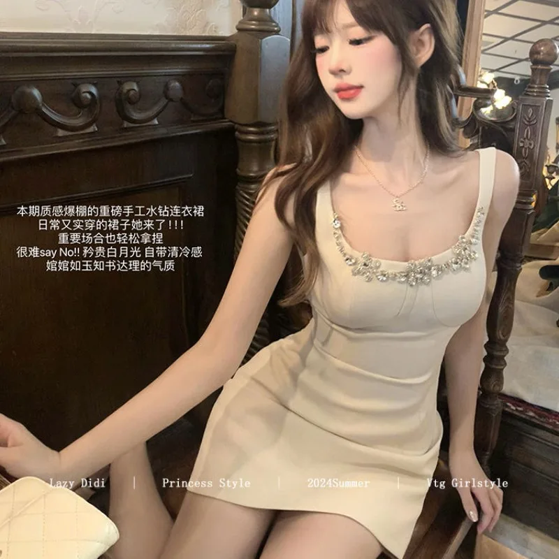 Women Summer elegant temperament Solid color square collar Slip dress Ladies Fashion Diamonds All-match Appear thin A-line skirt
Women Summer elegant temperament Solid color square collar Slip dress Ladies Fashion Diamonds All-match Appear thin A-line skirt