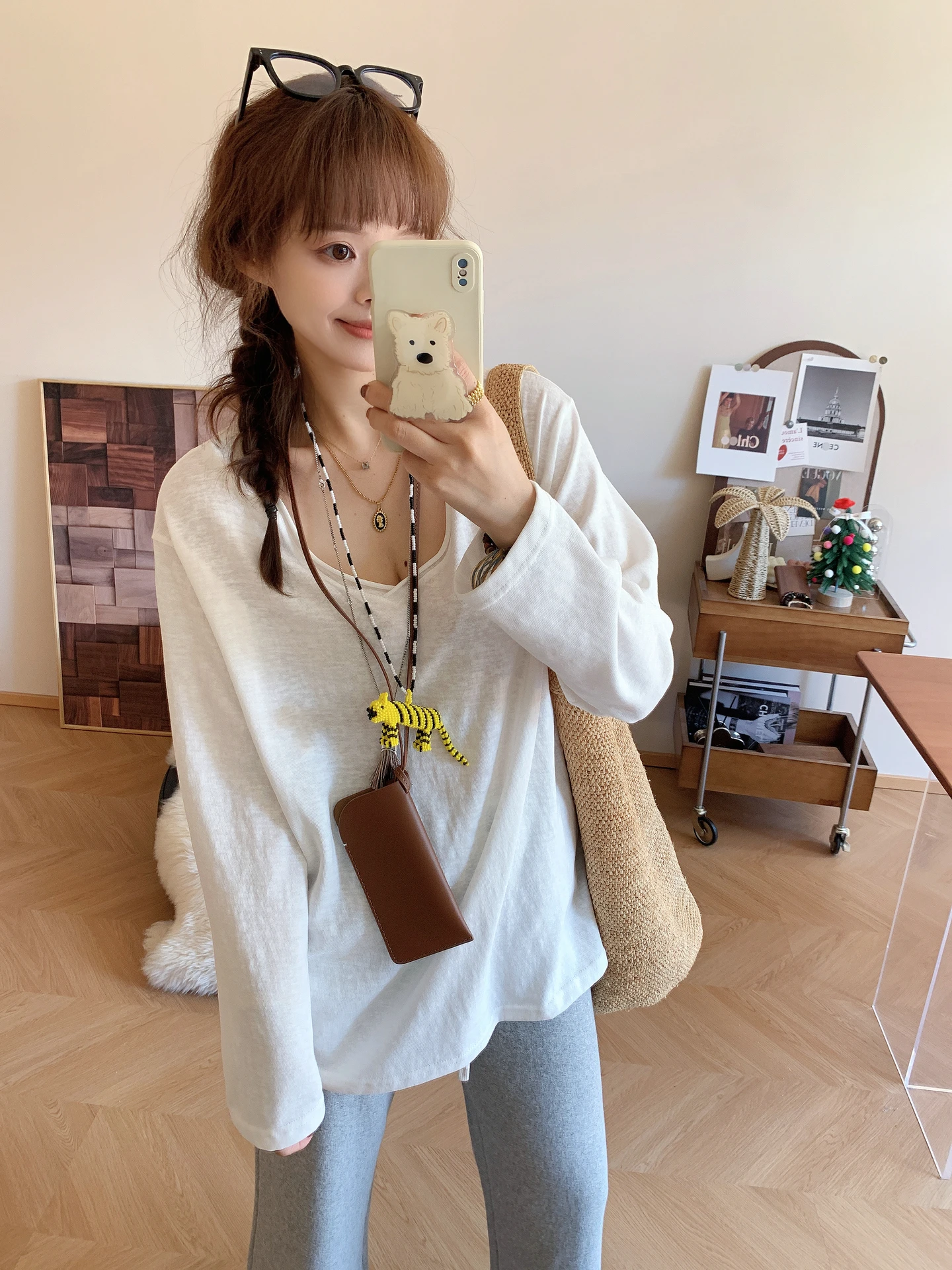 Новинка ранней осени: тонкая хлопковая вязаная футболка с V-образным вырезом и длинным рукавом, свободный крой, женский топ для защиты от солнца
Новинка ранней осени: тонкая хлопковая вязаная футболка с V-образным вырезом и длинным рукавом, свободный крой, женский топ для защиты от солнца