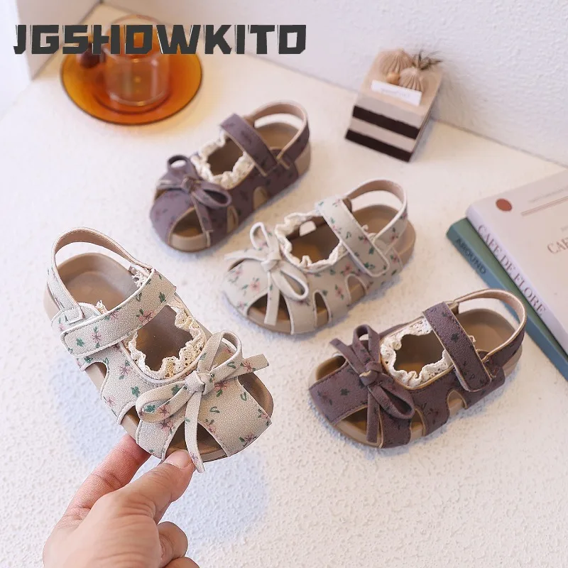 JGSHOWKITO Outdoor Girl Summer Sandals Floral Print Kids Causal Shoes Princess Thick Soled Lace Trim Children Closed Toe Sandals
JGSHOWKITO Outdoor Girl Summer Sandals Floral Print Kids Causal Shoes Princess Thick Soled Lace Trim Children Closed Toe Sandals