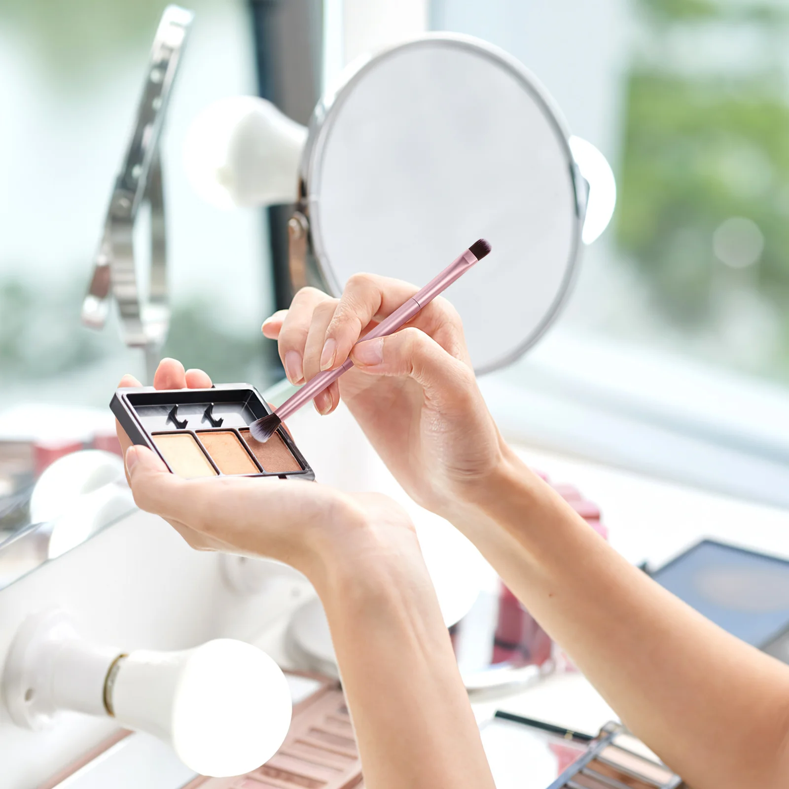 Portable Double Ended Makeup Brush for Eyebrow and Eyeshadow Precision Application with Smooth Finish Ideal for Daily Cosmetics
Portable Double Ended Makeup Brush for Eyebrow and Eyeshadow Precision Application with Smooth Finish Ideal for Daily Cosmetics