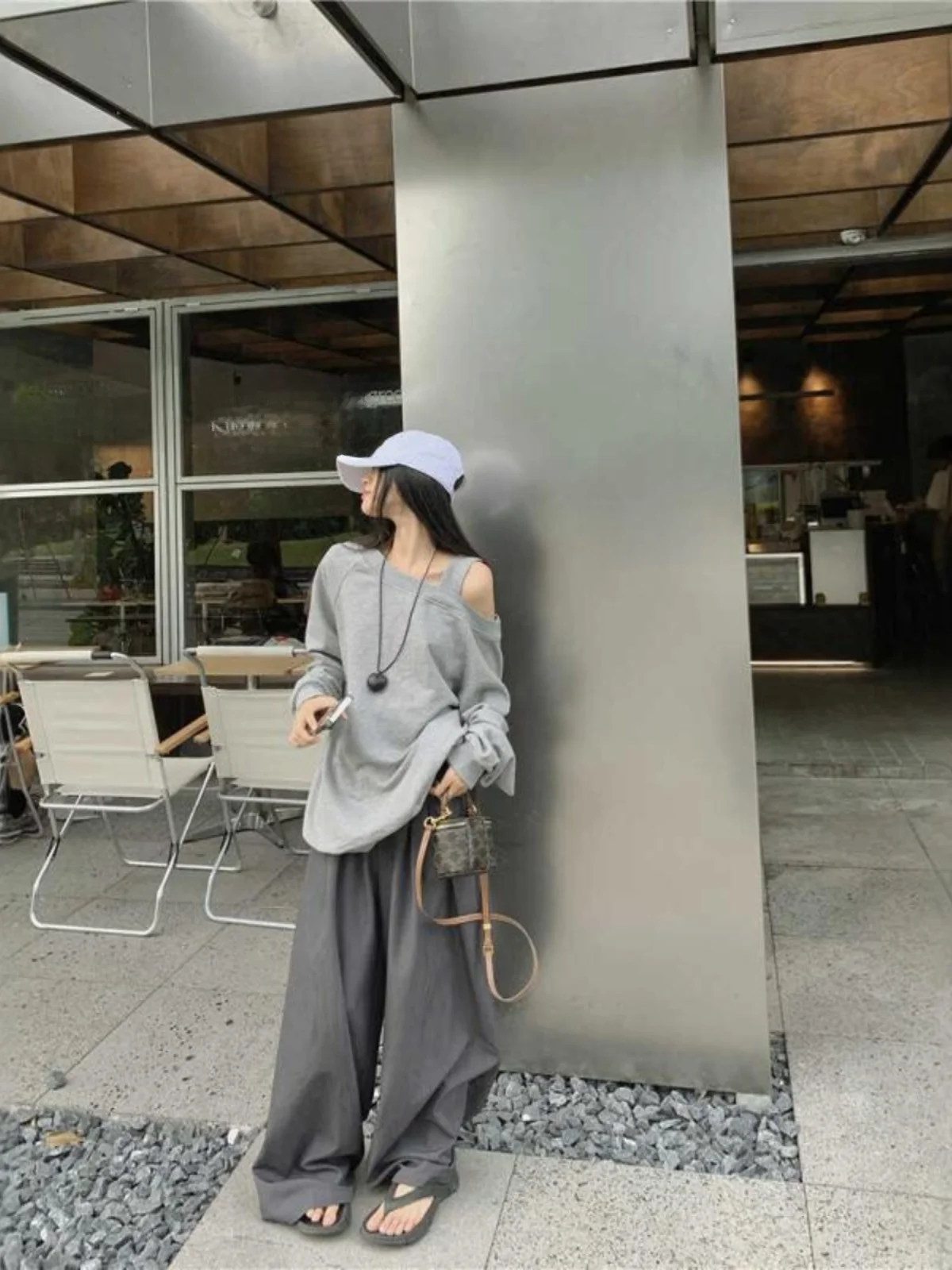 Женская толстовка с открытыми плечами и длинными рукавами, повседневная, удобная, свободного кроя, в корейском стиле, осенняя новинка
Женская толстовка с открытыми плечами и длинными рукавами, повседневная, удобная, свободного кроя, в корейском стиле, осенняя новинка