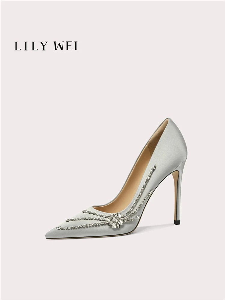 Весенние туфли с заостренным носком, шелковистой поверхностью и стразами, на тонком высоком каблуке, для банкетов и торжеств, большие и маленькие размеры, женская обувь.
Весенние туфли с заостренным носком, шелковистой поверхностью и стразами, на тонком высоком каблуке, для банкетов и торжеств, большие и маленькие размеры, женская обувь.
