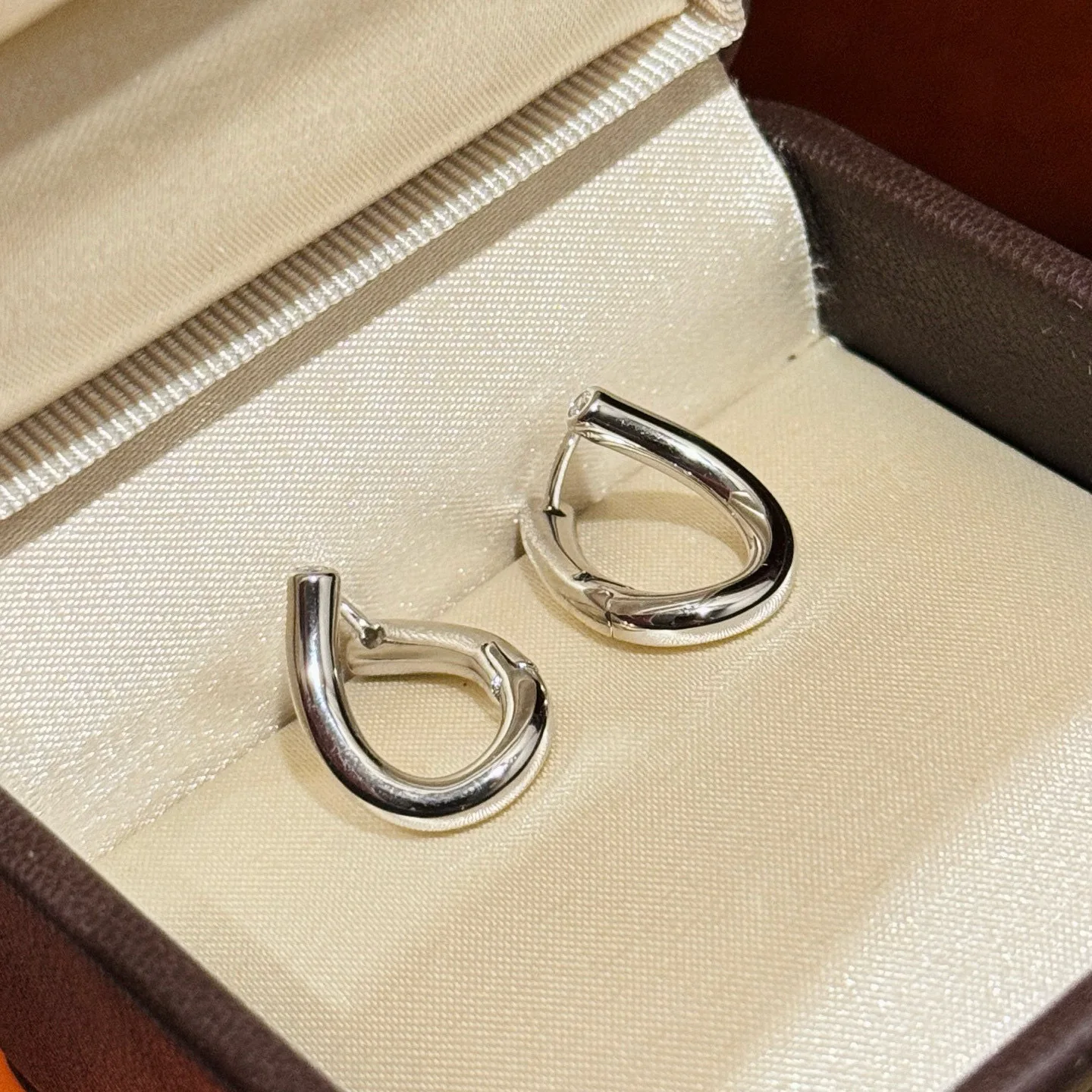 Серьги-кольца из 100% стерлингового серебра 925 пробы, цирконий Pave AAA, специальный дизайн для женщин, модные украшения, подарок на вечеринку
Серьги-кольца из 100% стерлингового серебра 925 пробы, цирконий Pave AAA, специальный дизайн для женщин, модные украшения, подарок на вечеринку