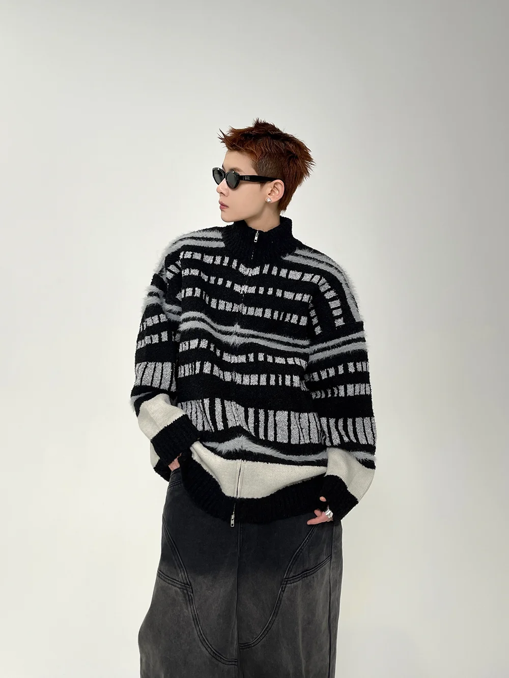 Retro Zipper Collar Thickened Knitted Sweater Men's Casual Style Warm Outerwear Polyester Fiber Long Sleeve Regular Length
Retro Zipper Collar Thickened Knitted Sweater Men's Casual Style Warm Outerwear Polyester Fiber Long Sleeve Regular Length