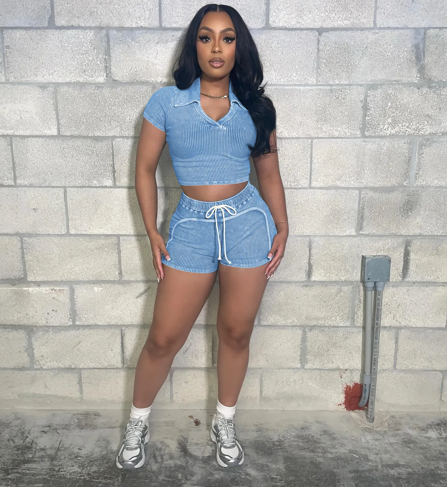 Summer Fashion Printed Two Piece Set Women Sexy V-neck Short Sleeve Top Drawstring Shorts Casual Sports Two Piece Set
Summer Fashion Printed Two Piece Set Women Sexy V-neck Short Sleeve Top Drawstring Shorts Casual Sports Two Piece Set