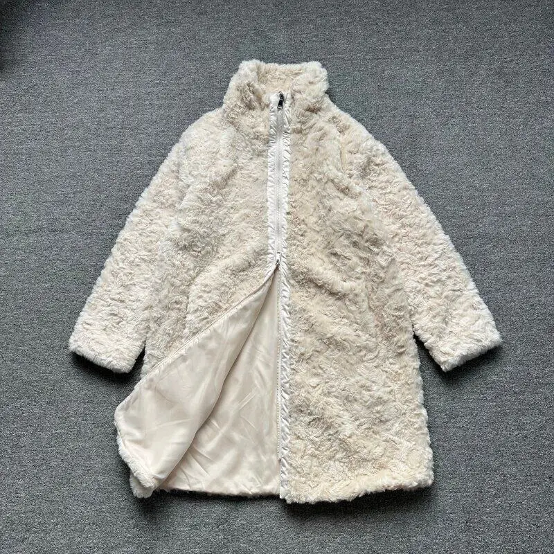 Women's Large Size Faux Fur Jacket Windproof Warm Casual Loose Stand Collar Autumn Winter Trendy Long Sleeve Zipper Closure
Women's Large Size Faux Fur Jacket Windproof Warm Casual Loose Stand Collar Autumn Winter Trendy Long Sleeve Zipper Closure