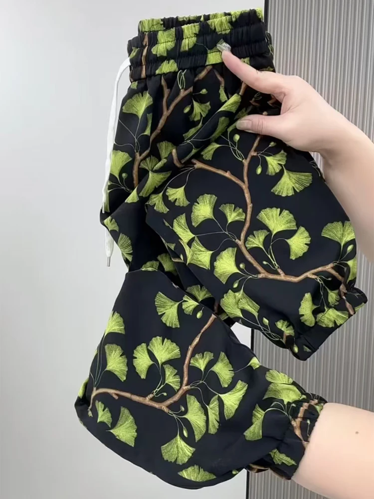 2025 new style floral pants loose and slimming nine part ankle pants Ice silk thin and cool fashion casual pants
2025 new style floral pants loose and slimming nine part ankle pants Ice silk thin and cool fashion casual pants
