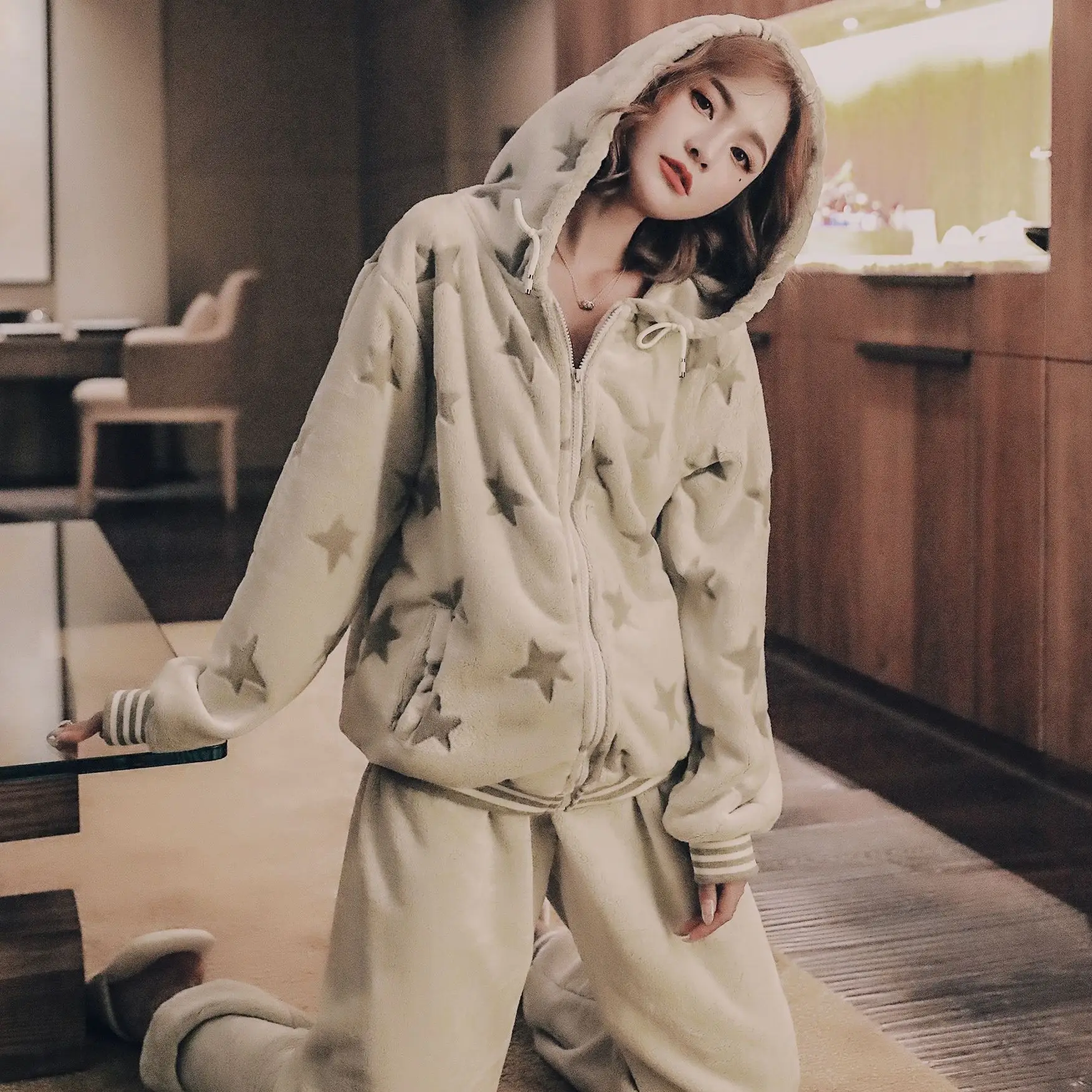 Oversized Winter Warm Flannel Sleepwear Hooded Pajamas For Women Zipper Long Sleeves Pants Trouser Suits Casual Home Sportswear
Oversized Winter Warm Flannel Sleepwear Hooded Pajamas For Women Zipper Long Sleeves Pants Trouser Suits Casual Home Sportswear