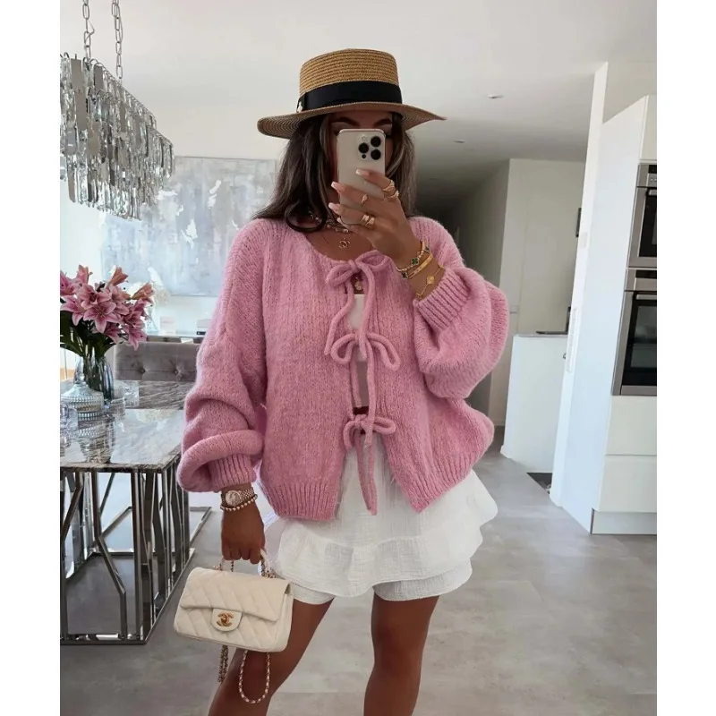 Elegant Knitted Cardigan Sweater Women's Autumn 2024 Solid Color Commuting Style Cross-Border European And American Fashion
Elegant Knitted Cardigan Sweater Women's Autumn 2024 Solid Color Commuting Style Cross-Border European And American Fashion