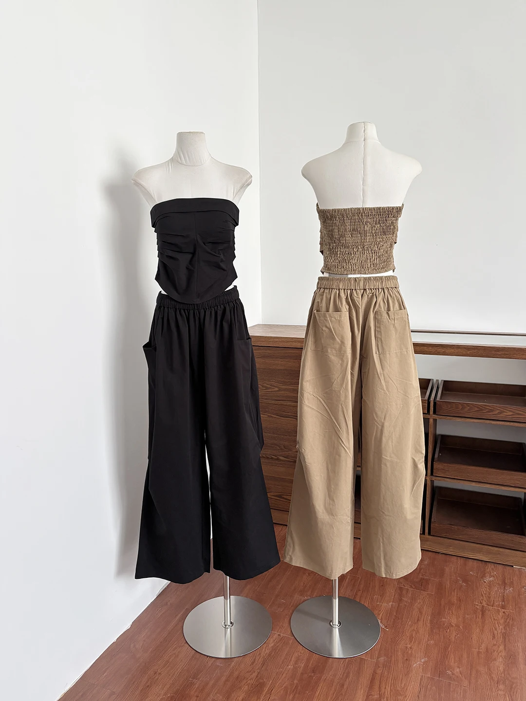 Korean Style Summer 2026 Women's Shoulder Bared Wrap Chest Vest High Waist Straight Leg Pants Two Piece Set Fashionable Casua...
Korean Style Summer 2026 Women's Shoulder Bared Wrap Chest Vest High Waist Straight Leg Pants Two Piece Set Fashionable Casua...
