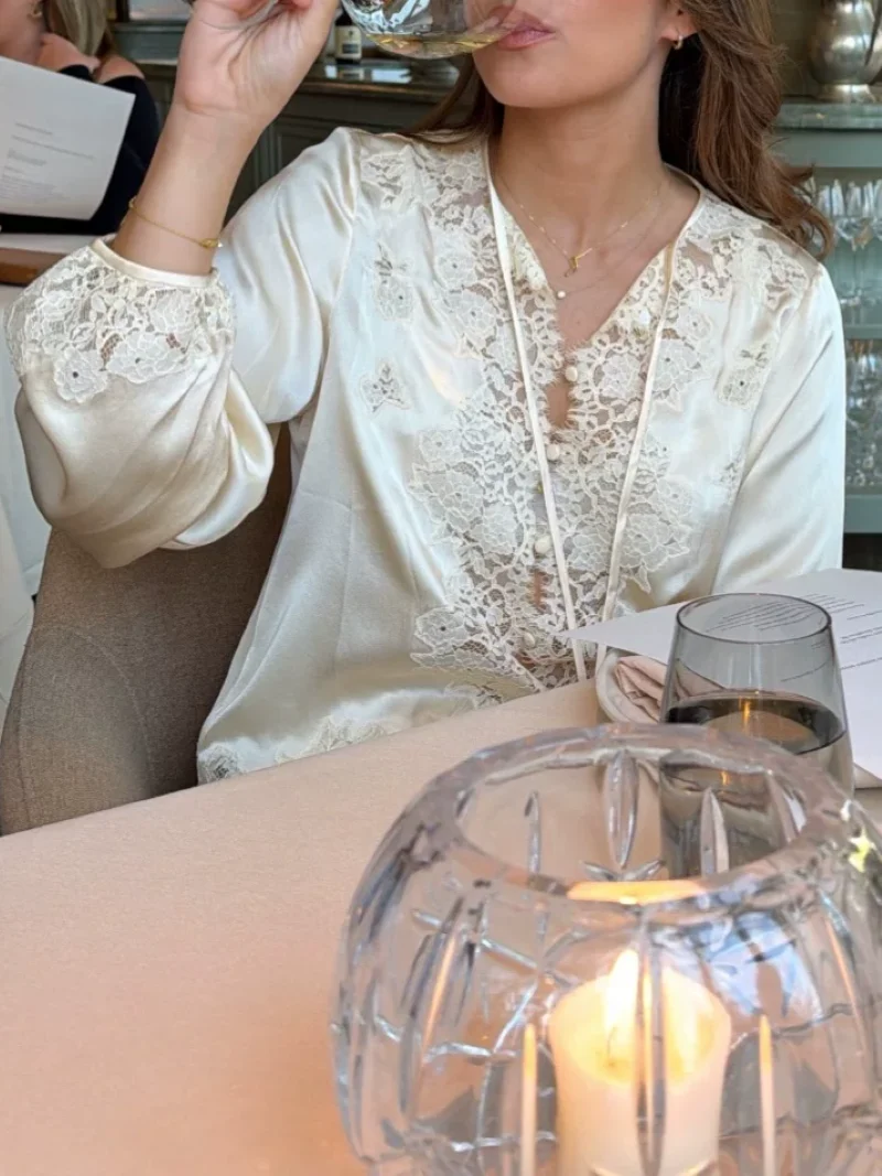 100% Silk Women Lace Patchwork Shirt Lantern Sleeve O-Neck Single Breasted Fashion Ladies Blouse
100% Silk Women Lace Patchwork Shirt Lantern Sleeve O-Neck Single Breasted Fashion Ladies Blouse