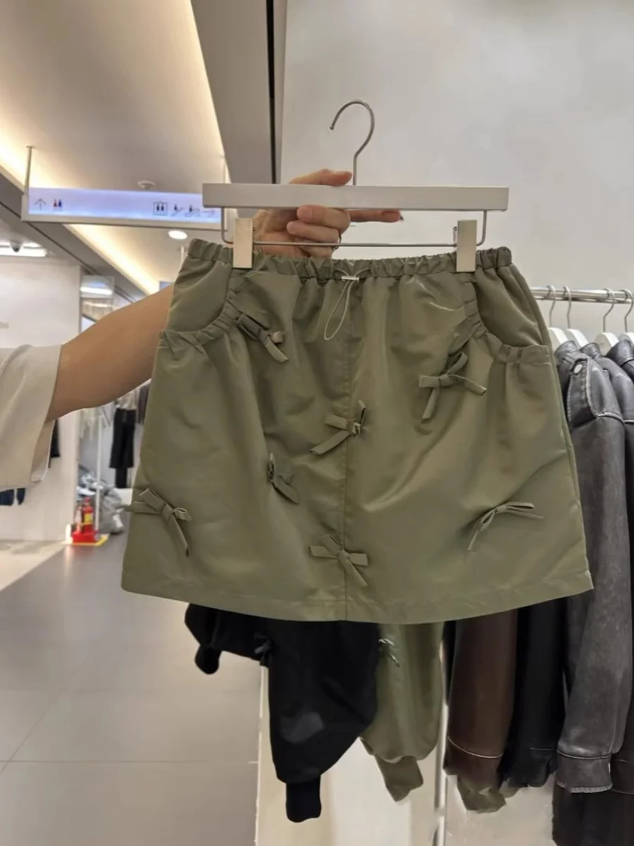 Korean Fashion 2024 Spring New Drawstring Elastic Waist Bow Workwear Skirt Women's Slimming Hot Girl Temperament Mini Skirts
Korean Fashion 2024 Spring New Drawstring Elastic Waist Bow Workwear Skirt Women's Slimming Hot Girl Temperament Mini Skirts