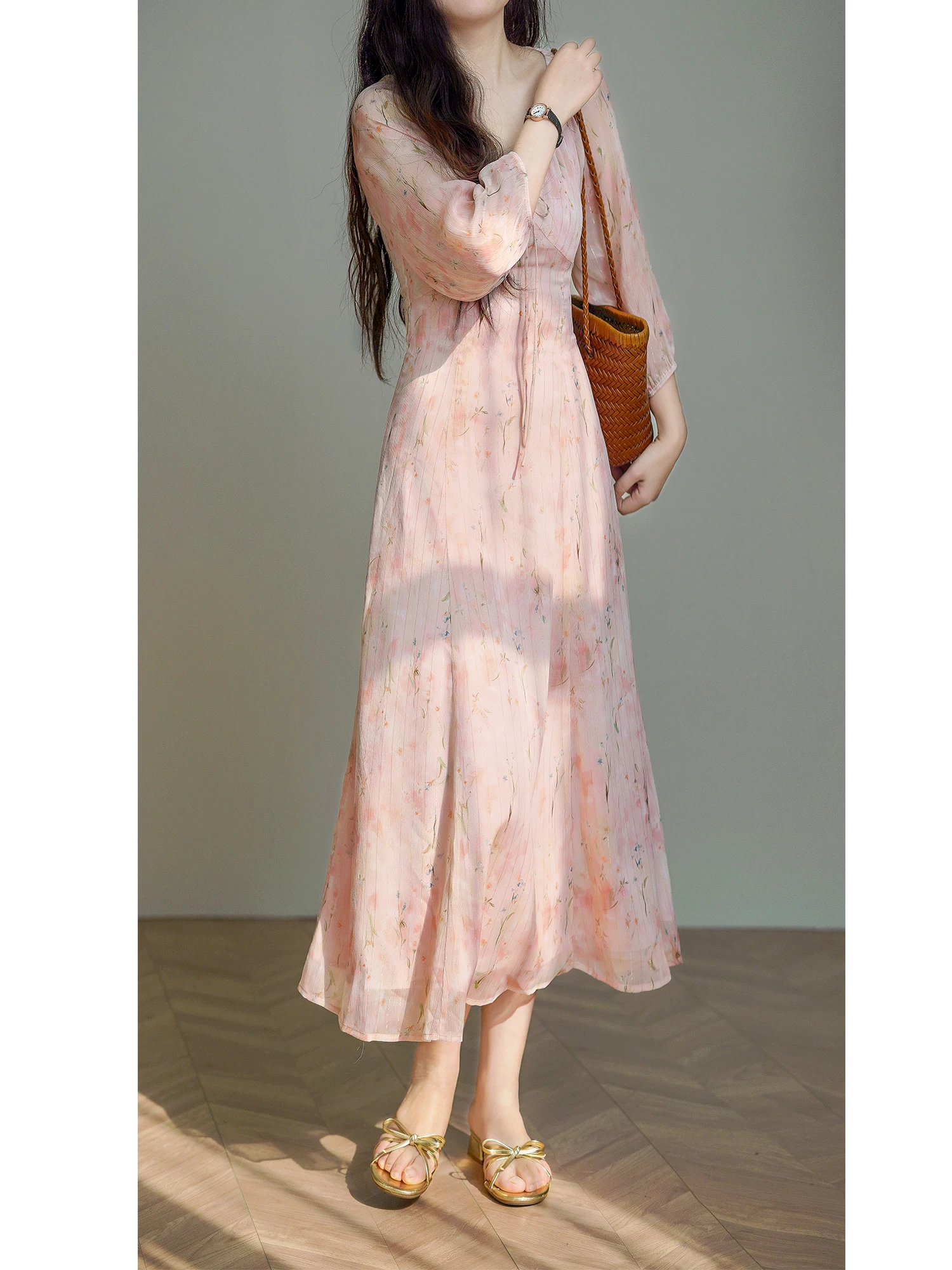 Lightweight Chiffon Floral Print Dress Women's Summer Soft Style Waist-Cinched Sleeveless Long Skirt Gown Breathable V-Neck
Lightweight Chiffon Floral Print Dress Women's Summer Soft Style Waist-Cinched Sleeveless Long Skirt Gown Breathable V-Neck