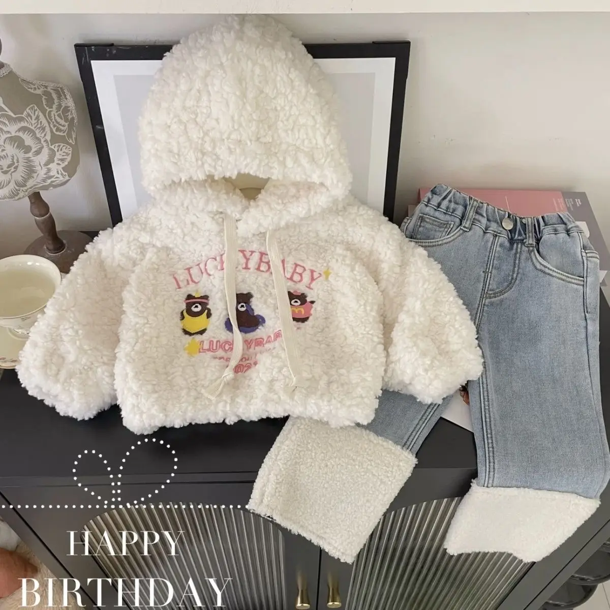 Fashion Winter Girls Kids Suits Pullover Hooded Velvet Cartoon Top+Jean Pants 2PCS/Sets Sports clothes Warm Children Clothing
Fashion Winter Girls Kids Suits Pullover Hooded Velvet Cartoon Top+Jean Pants 2PCS/Sets Sports clothes Warm Children Clothing