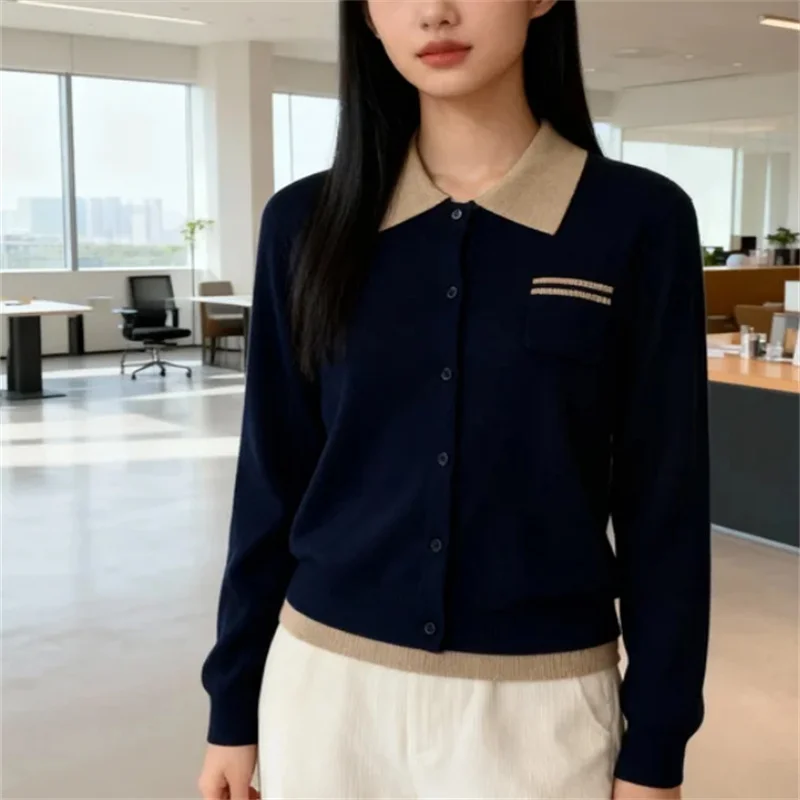 Женская трикотажная рубашка-поло с цветными блоками, осень 2024, модный повседневный топ на пуговицах с длинными рукавами разных цветов
Женская трикотажная рубашка-поло с цветными блоками, осень 2024, модный повседневный топ на пуговицах с длинными рукавами разных цветов