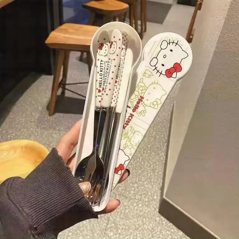 Милые Мультяшные высококачественные палочки Hello Kitty, набор ложек из нержавеющей стали для студентов, офисных работников, портативная посуда для путешествий
Милые Мультяшные высококачественные палочки Hello Kitty, набор ложек из нержавеющей стали для студентов, офисных работников, портативная посуда для путешествий