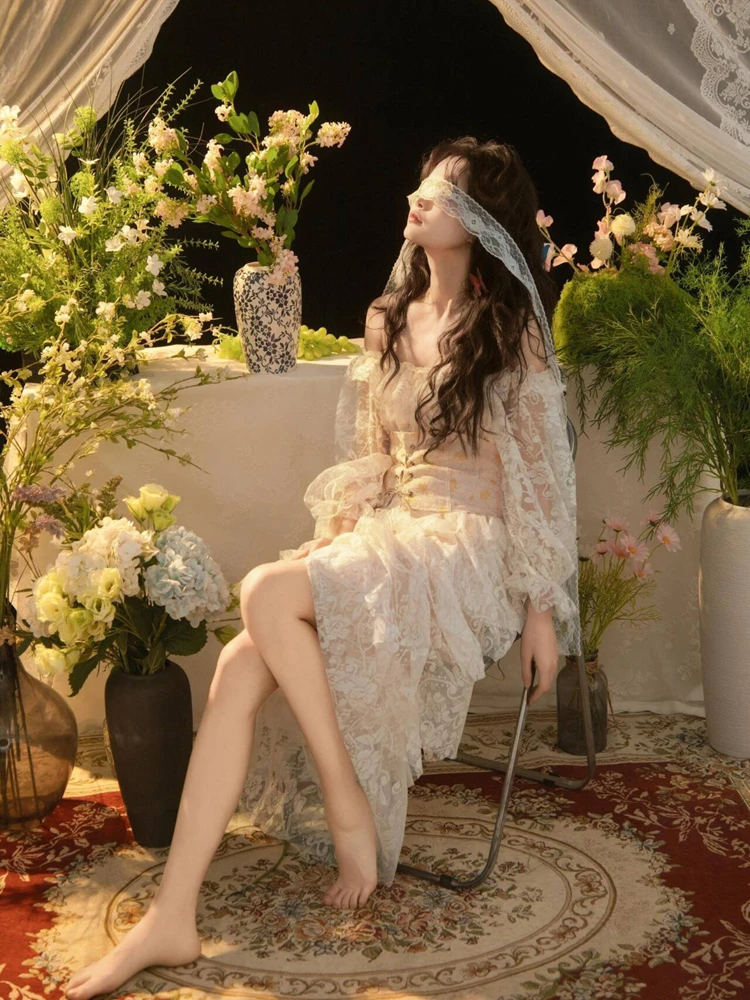 Retro Oil Painting Style Photography Costume for Girls Elegant Atmosphere Cold Tone Personal Beauty Art Photo Shoot Clothes
Retro Oil Painting Style Photography Costume for Girls Elegant Atmosphere Cold Tone Personal Beauty Art Photo Shoot Clothes