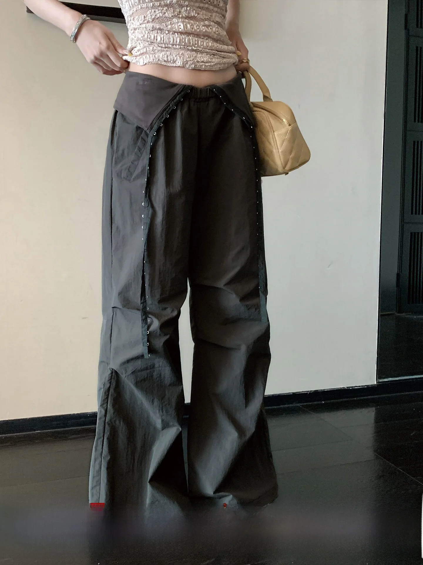 Американские брюки Okaaay Hot Girl Flip Drill: тонкие, широкие, в пол, повседневные, с высокой талией, прямого кроя
Американские брюки Okaaay Hot Girl Flip Drill: тонкие, широкие, в пол, повседневные, с высокой талией, прямого кроя