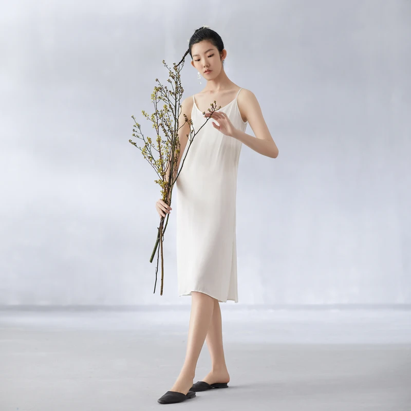 Silk V-Neck Comfortable Soft Strap Dresses Versatile Long Skirt New Summer Women's Fashion a Life on the Left Brand
Silk V-Neck Comfortable Soft Strap Dresses Versatile Long Skirt New Summer Women's Fashion a Life on the Left Brand