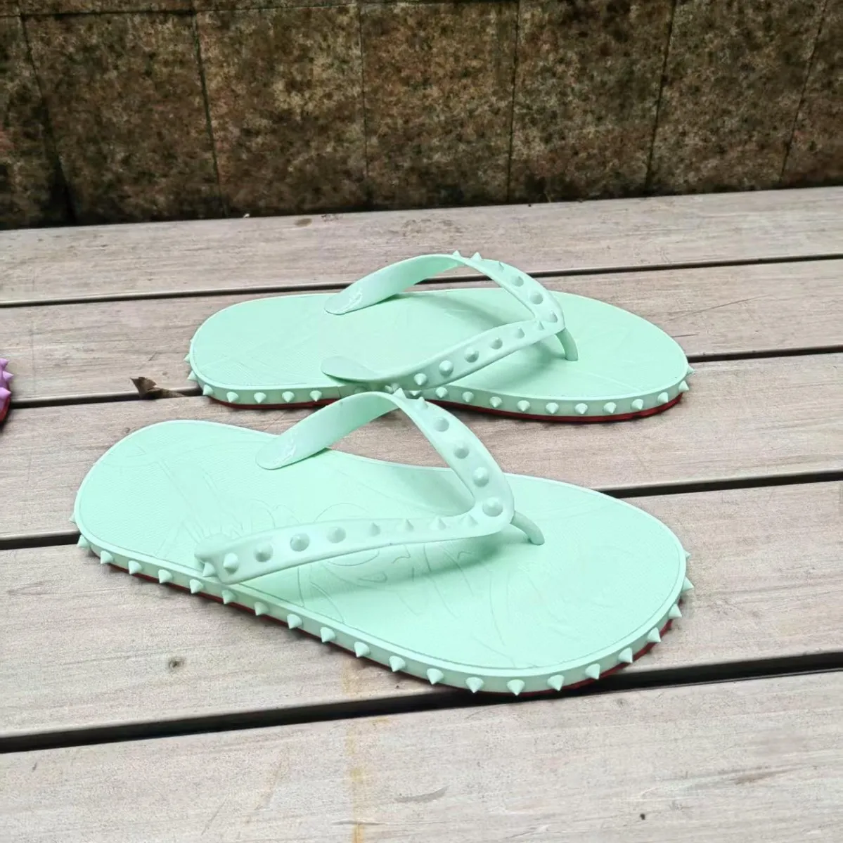 2026 New Men's and Women's Rivet Flip-flops High Street Summer Men's and Women's Casual Fashion Flip-flops Red Shoes
2026 New Men's and Women's Rivet Flip-flops High Street Summer Men's and Women's Casual Fashion Flip-flops Red Shoes