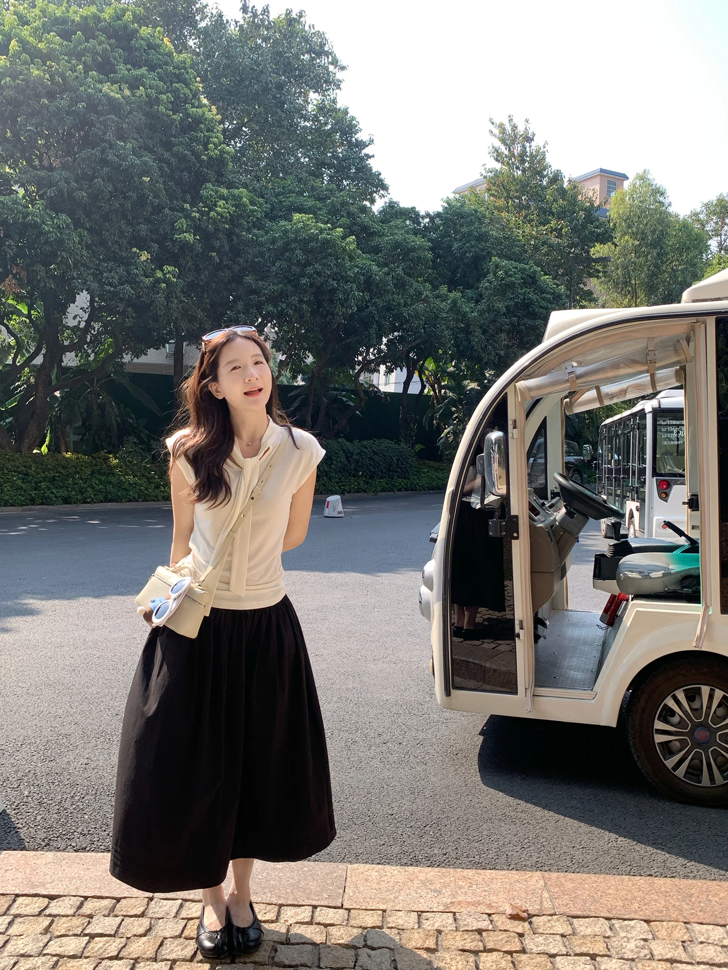 Korean Sle ort Sve T-irt Women's Summer Top Design Bow Tie Fem Faion XierZ Zhou XiEr
Korean Sle ort Sve T-irt Women's Summer Top Design Bow Tie Fem Faion XierZ Zhou XiEr