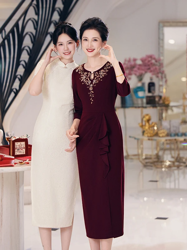 Elegant Wedding Dress High-end Mommy Gown Fashionable Loose Fit Beaded round Neck Mid-Length Chinese Mid-Aged Women...
Elegant Wedding Dress High-end Mommy Gown Fashionable Loose Fit Beaded round Neck Mid-Length Chinese Mid-Aged Women...