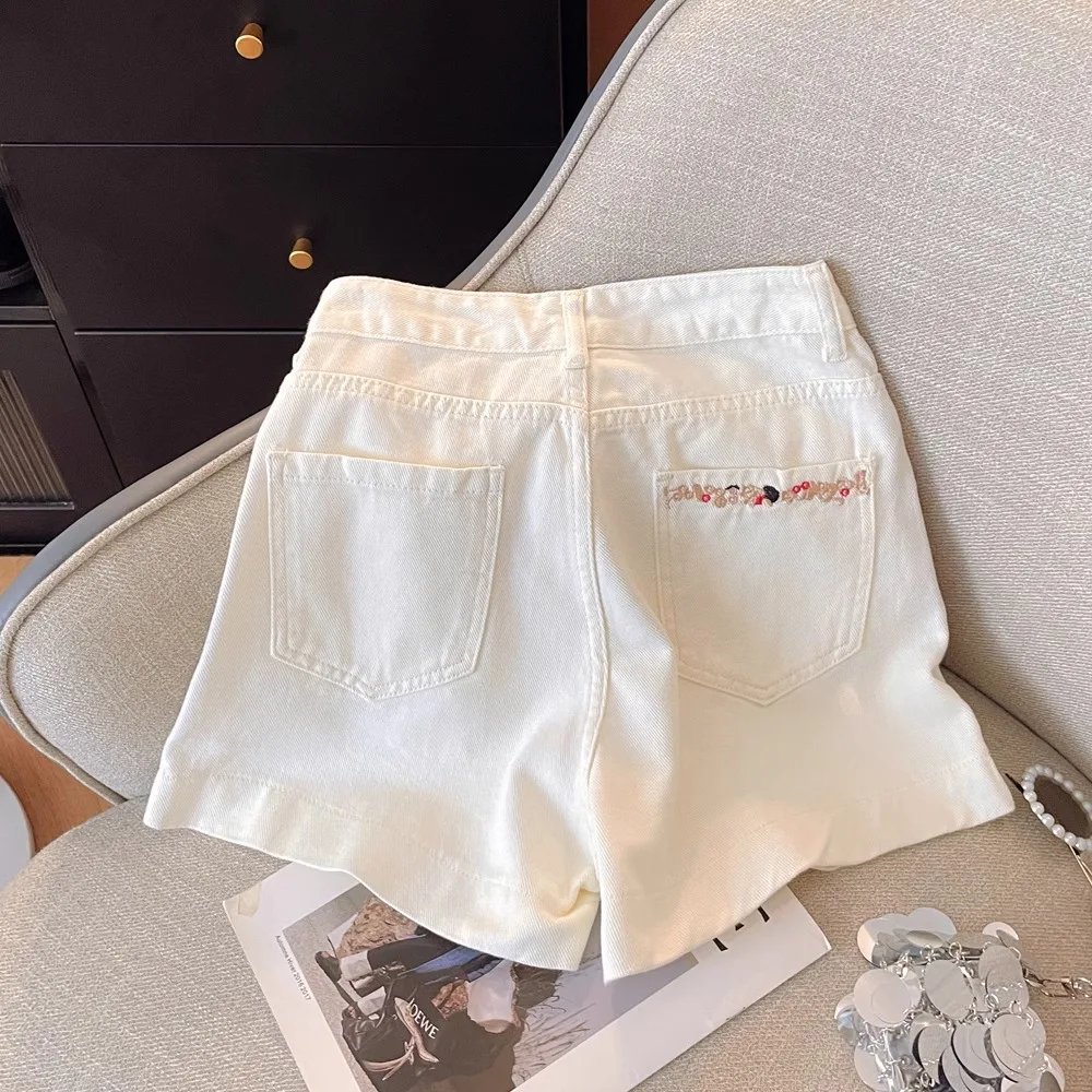 Fashion Pocket Embroidered High Waist Denim Shorts Women Summer White Loose Wide Leg Shorts Versatile A-line Casual Hotpants
Fashion Pocket Embroidered High Waist Denim Shorts Women Summer White Loose Wide Leg Shorts Versatile A-line Casual Hotpants
