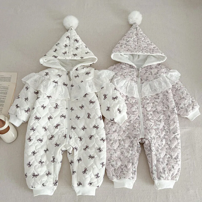 Winter Baby Girl Thicken Warm Clothing Infant Baby Girls Jumpsuit Long Sleeved Hooded Floral Printing Korean Style Climbing Suit
Winter Baby Girl Thicken Warm Clothing Infant Baby Girls Jumpsuit Long Sleeved Hooded Floral Printing Korean Style Climbing Suit