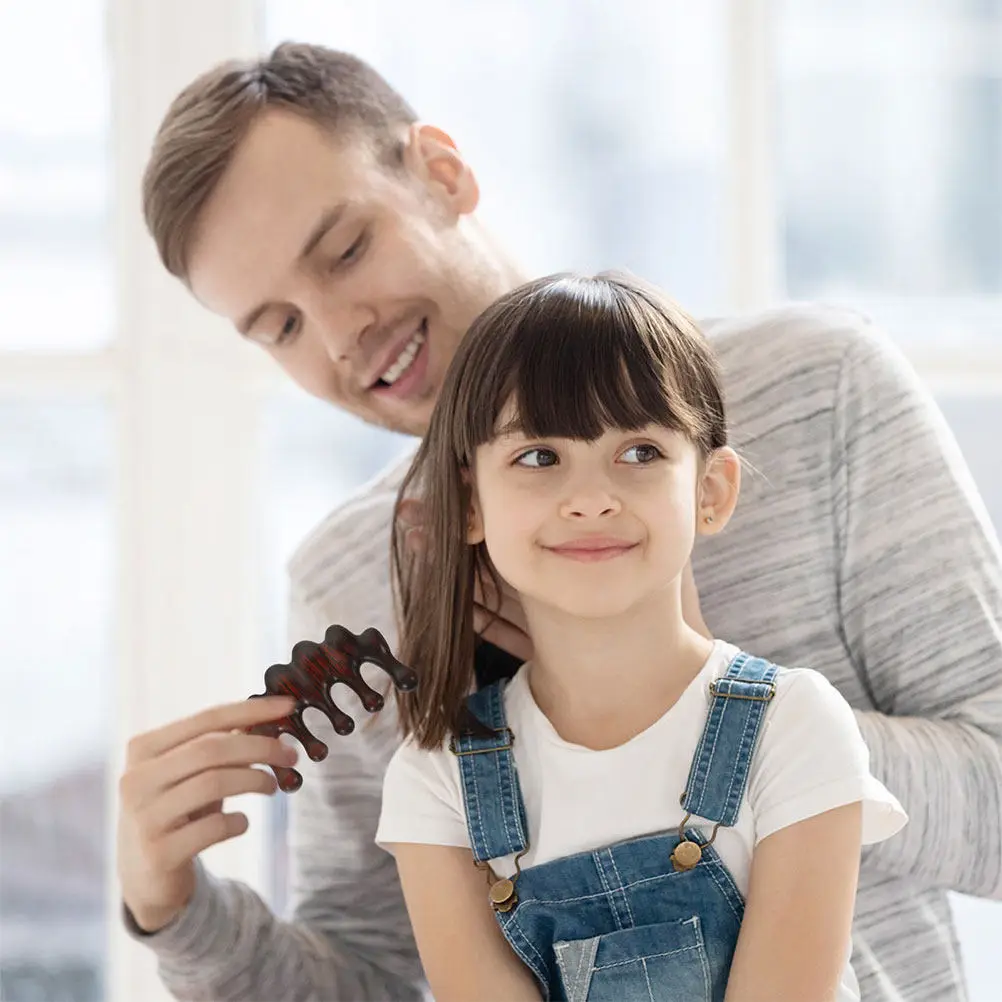 Набор из 2 деревянных расчесок для массажа кожи головы, натуральное дерево, широкие зубья, для кудрявых и густых волос, портативные, удобные, для путешествий, для распутывания волос
Набор из 2 деревянных расчесок для массажа кожи головы, натуральное дерево, широкие зубья, для кудрявых и густых волос, портативные, удобные, для путешествий, для распутывания волос