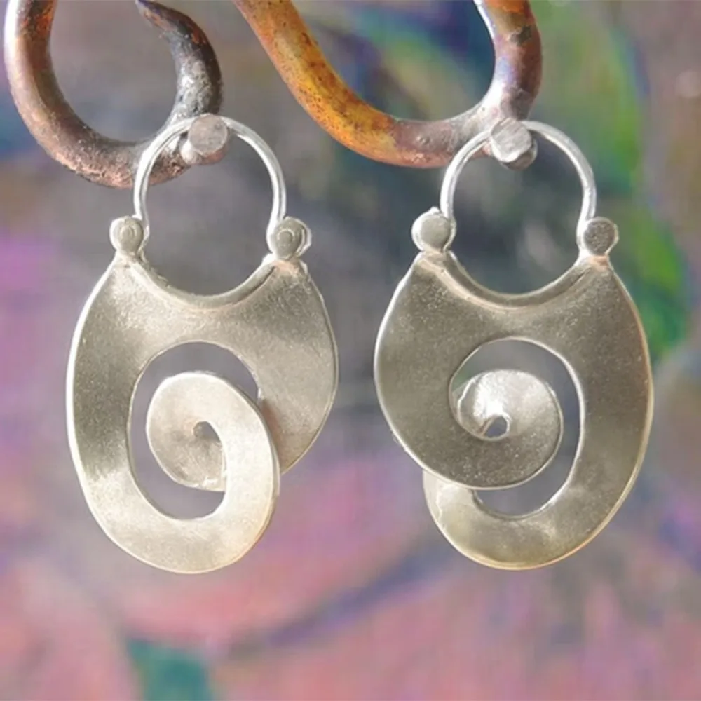 Big Silvery Silver Big Hoop Earrings Alloy Irregular Hoop Earrings Retro Fashion Earrings Women
Big Silvery Silver Big Hoop Earrings Alloy Irregular Hoop Earrings Retro Fashion Earrings Women