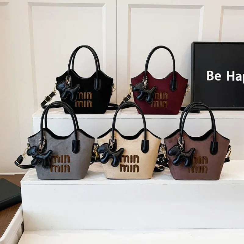 Simple Elegant Leather Diaper Bags For Ladies Trendy Fashion Shoulder Bag Large Capacity Tote Bag Minimalist Designer Commuter
Simple Elegant Leather Diaper Bags For Ladies Trendy Fashion Shoulder Bag Large Capacity Tote Bag Minimalist Designer Commuter
