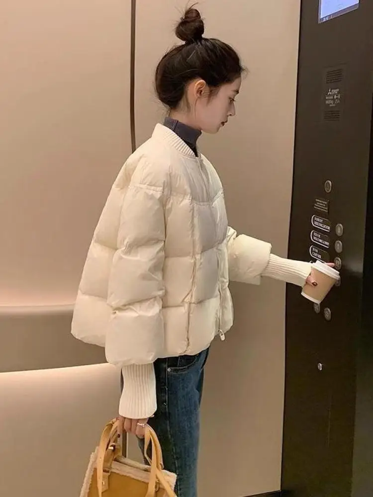 Женская утепленная куртка на флисовой подкладке с наполнителем из хлопка, зимняя новинка, очень красивое хлопковое пальто, универсальная куртка с хлопковым наполнителем
Женская утепленная куртка на флисовой подкладке с наполнителем из хлопка, зимняя новинка, очень красивое хлопковое пальто, универсальная куртка с хлопковым наполнителем