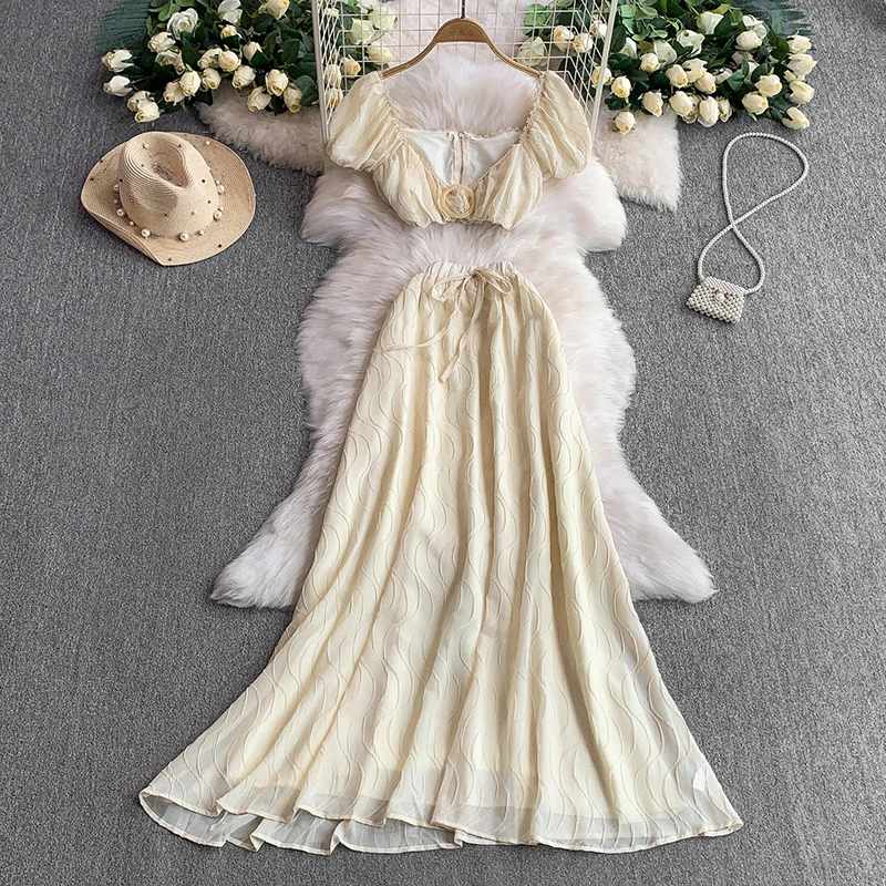 Vacation style sexy lace edge V-neck bubble sleeve design with button up short top high waist slimming long skirt set
Vacation style sexy lace edge V-neck bubble sleeve design with button up short top high waist slimming long skirt set