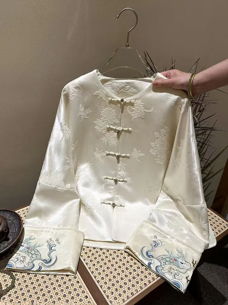 Chinese style silk embroidery high-end jacket The new hanfu style is comfortable, soft, breathable and luxurious outerwear
Chinese style silk embroidery high-end jacket The new hanfu style is comfortable, soft, breathable and luxurious outerwear