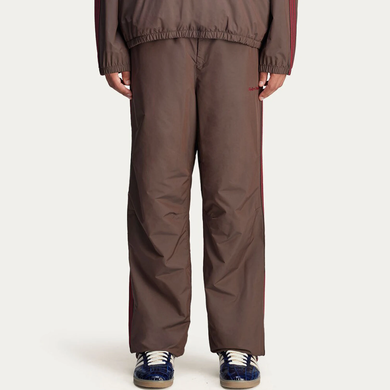 Оригинальные свободные повседневные брюки унисекс Adidas Clover в стиле ретро JJ2930
Оригинальные свободные повседневные брюки унисекс Adidas Clover в стиле ретро JJ2930