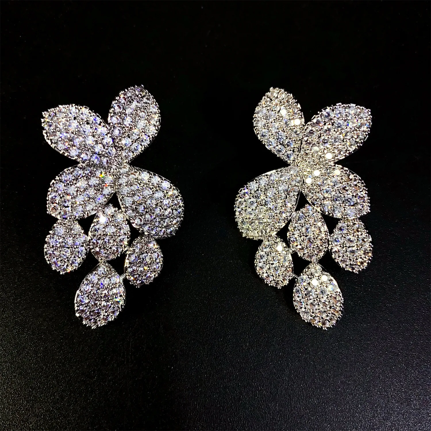 leaf flower earring zirconia silver color luxury jewelry women wedding dinner party gown accessoires gift
leaf flower earring zirconia silver color luxury jewelry women wedding dinner party gown accessoires gift